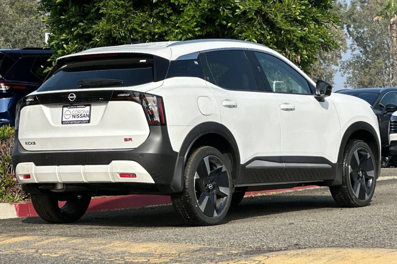 2026 Nissan Kicks SR 4