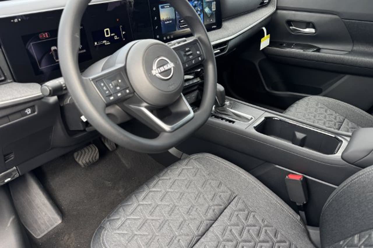2027 Nissan Kicks SV 7