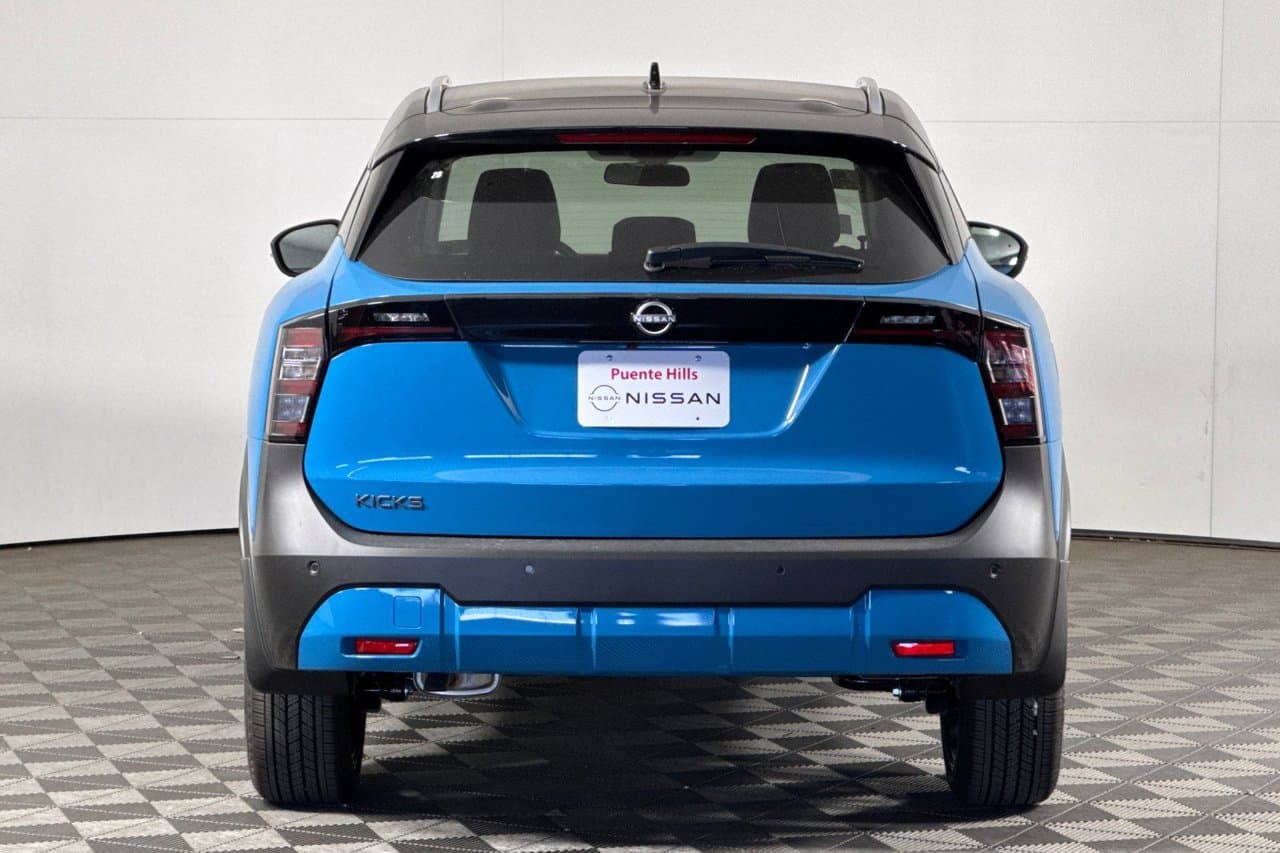 2027 Nissan Kicks SR 4
