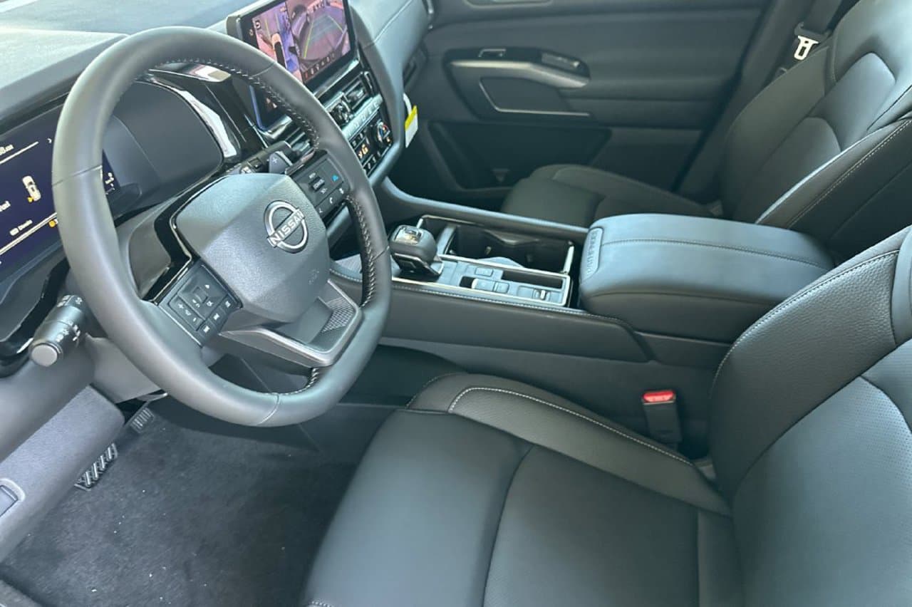 2026 Nissan Pathfinder SL 7