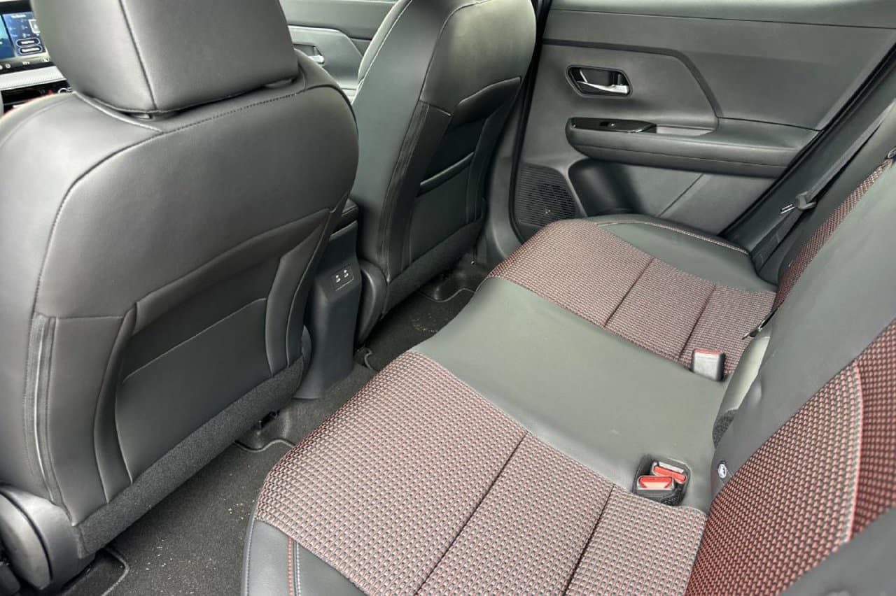 2027 Nissan Kicks SR 10