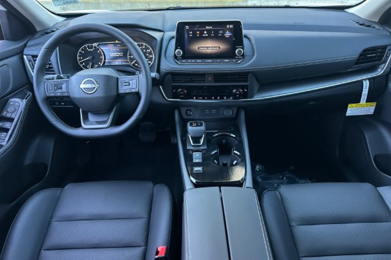 2026 Nissan Rogue Dark Armor 10