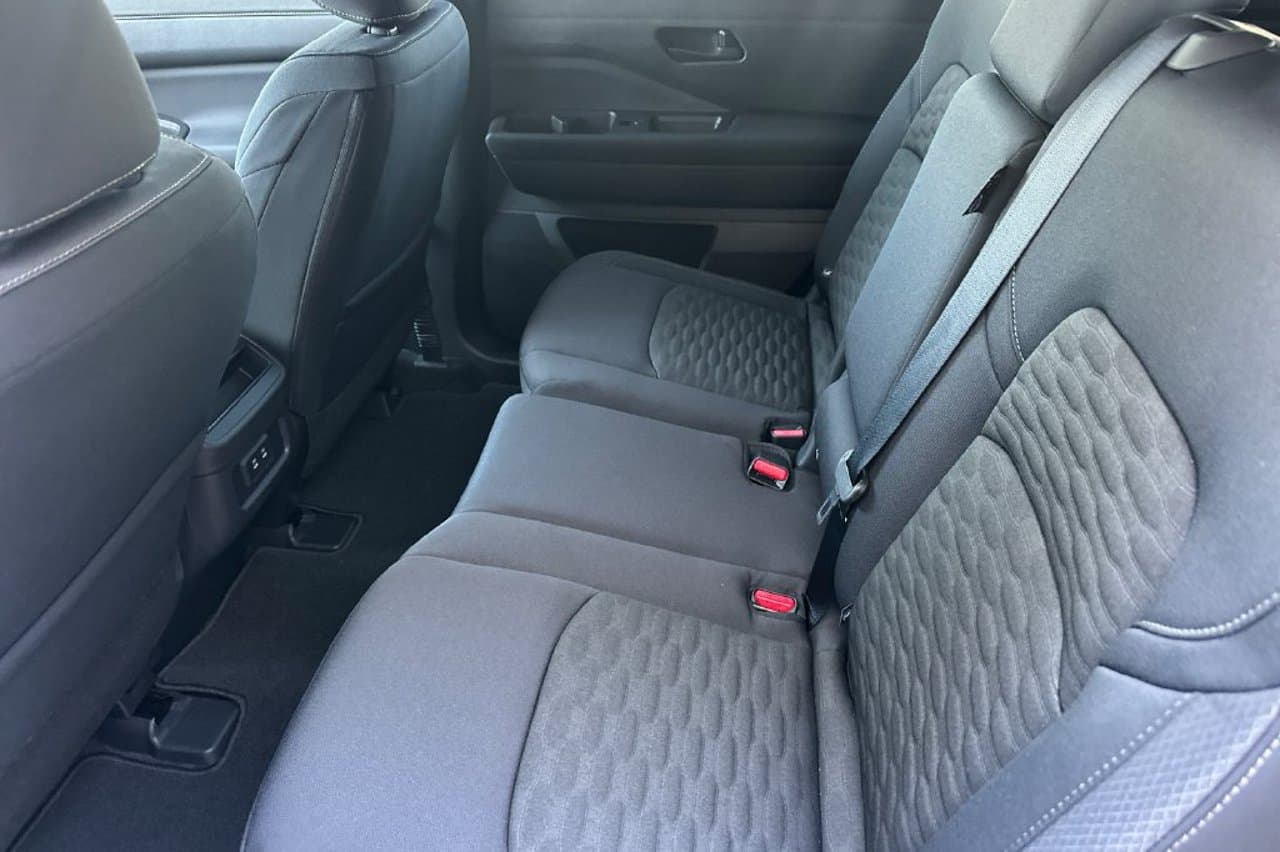 2026 Nissan Pathfinder SV 9
