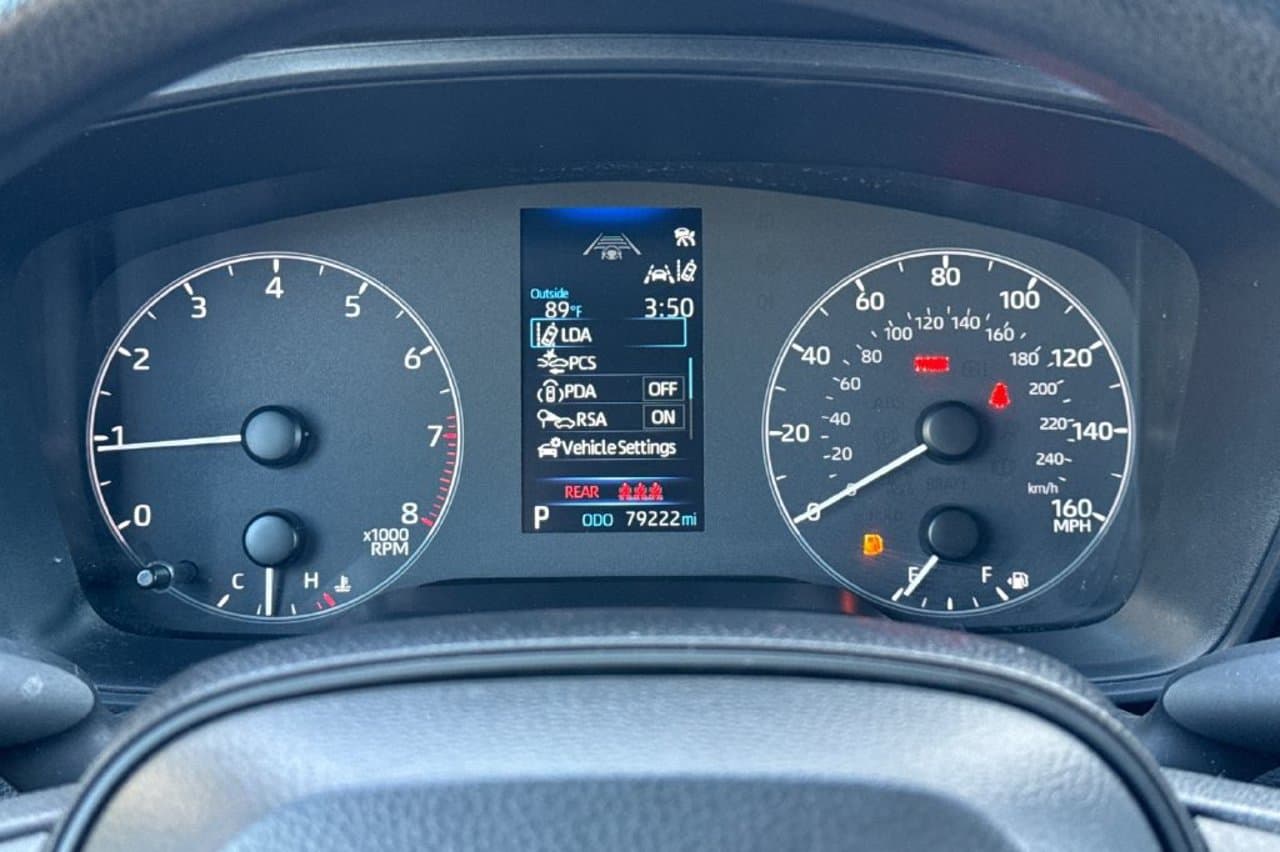 2024 Toyota Corolla LE 19