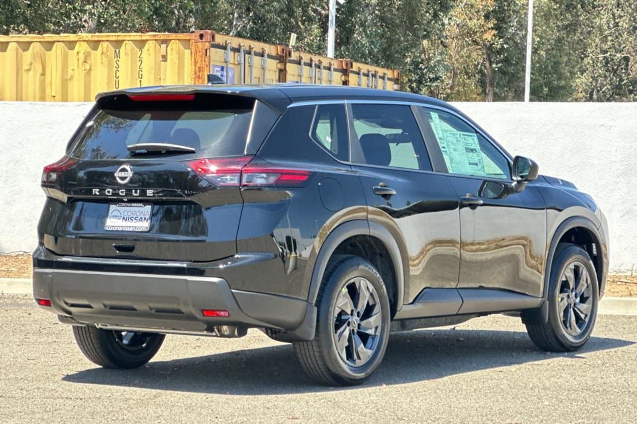 2026 Nissan Rogue SV 4