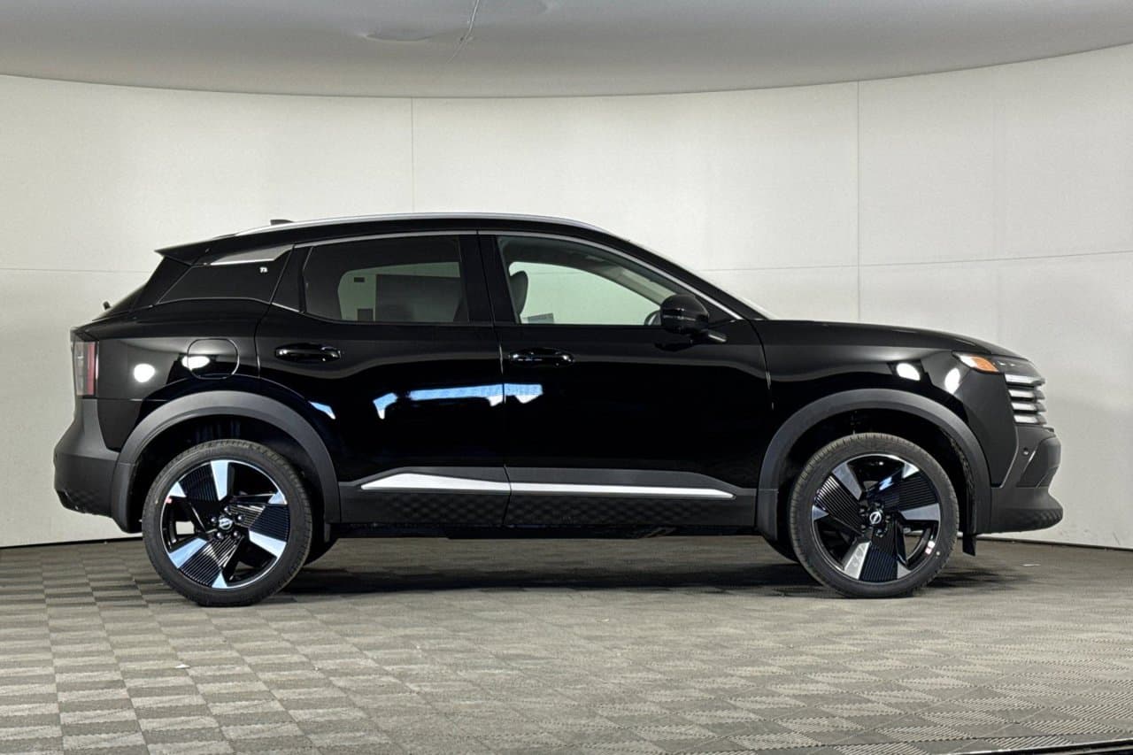 2026 Nissan Kicks SR 2