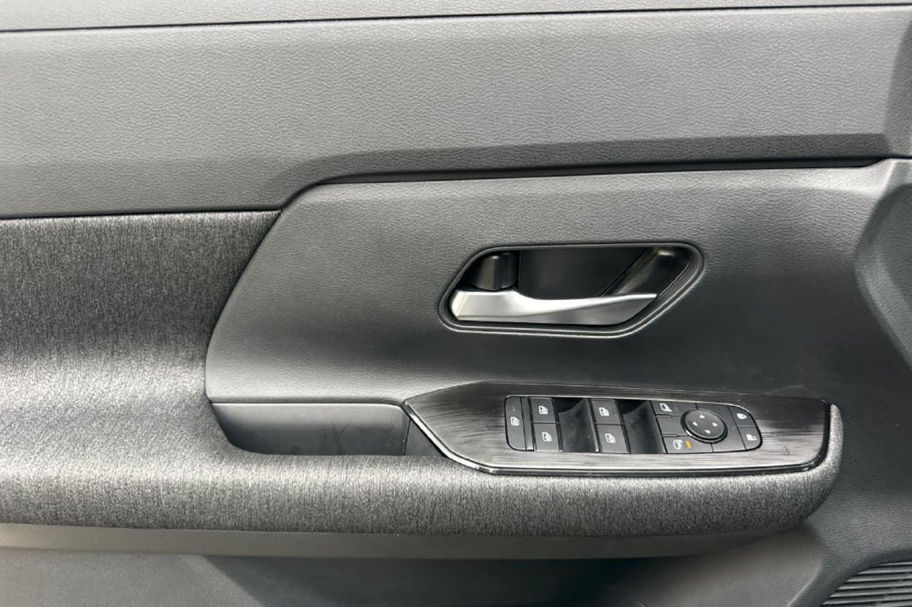 2027 Nissan Kicks SV 9