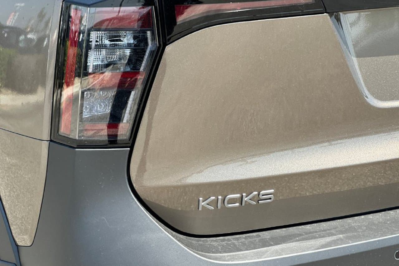 2026 Nissan Kicks SR 21