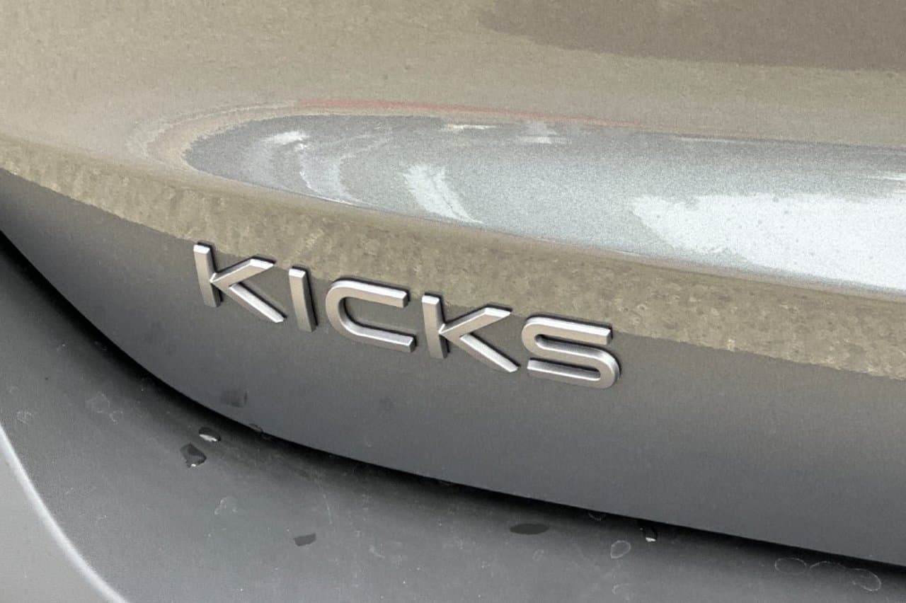 2027 Nissan Kicks S 23