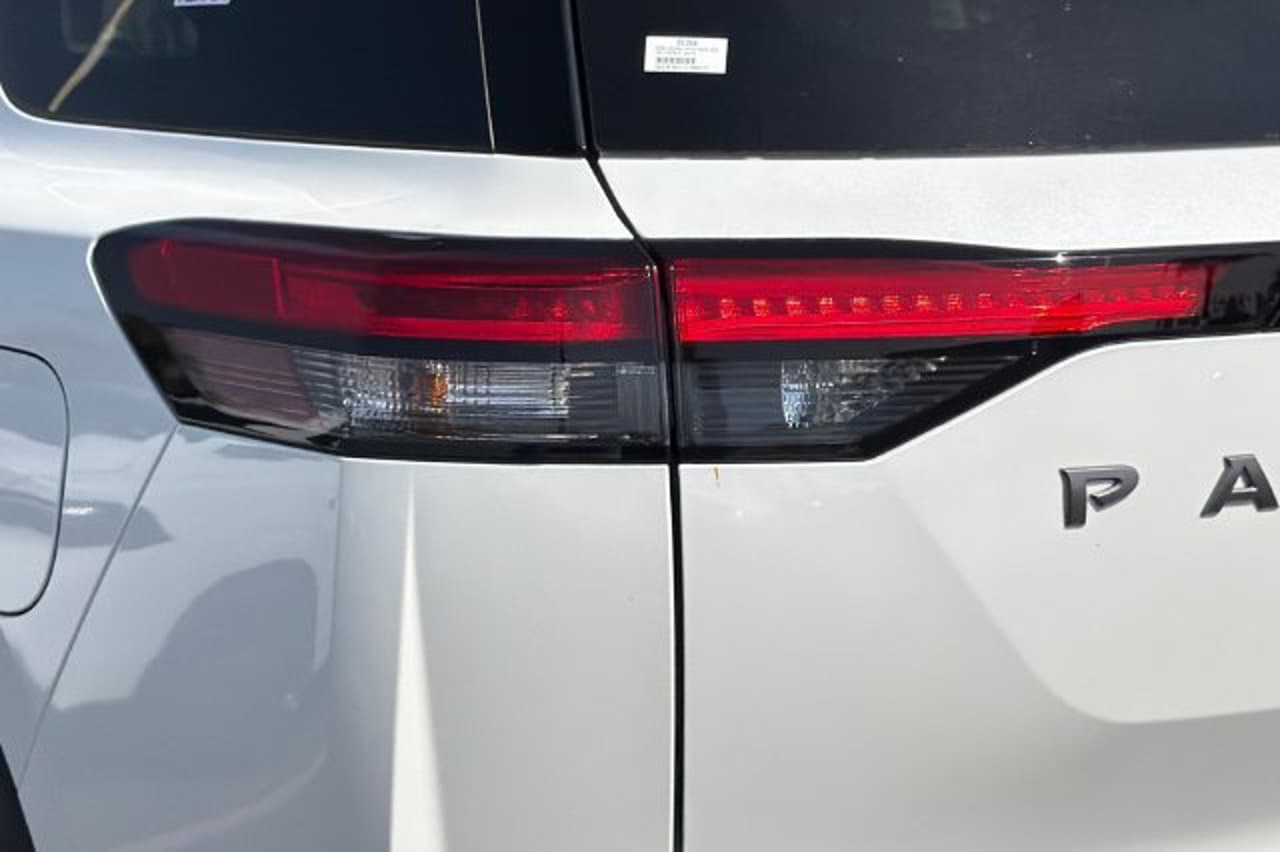 2026 Nissan Pathfinder SV 24