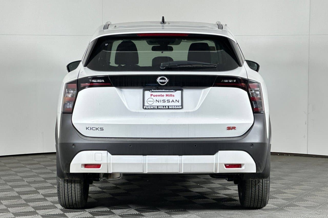 2026 Nissan Kicks SR 4