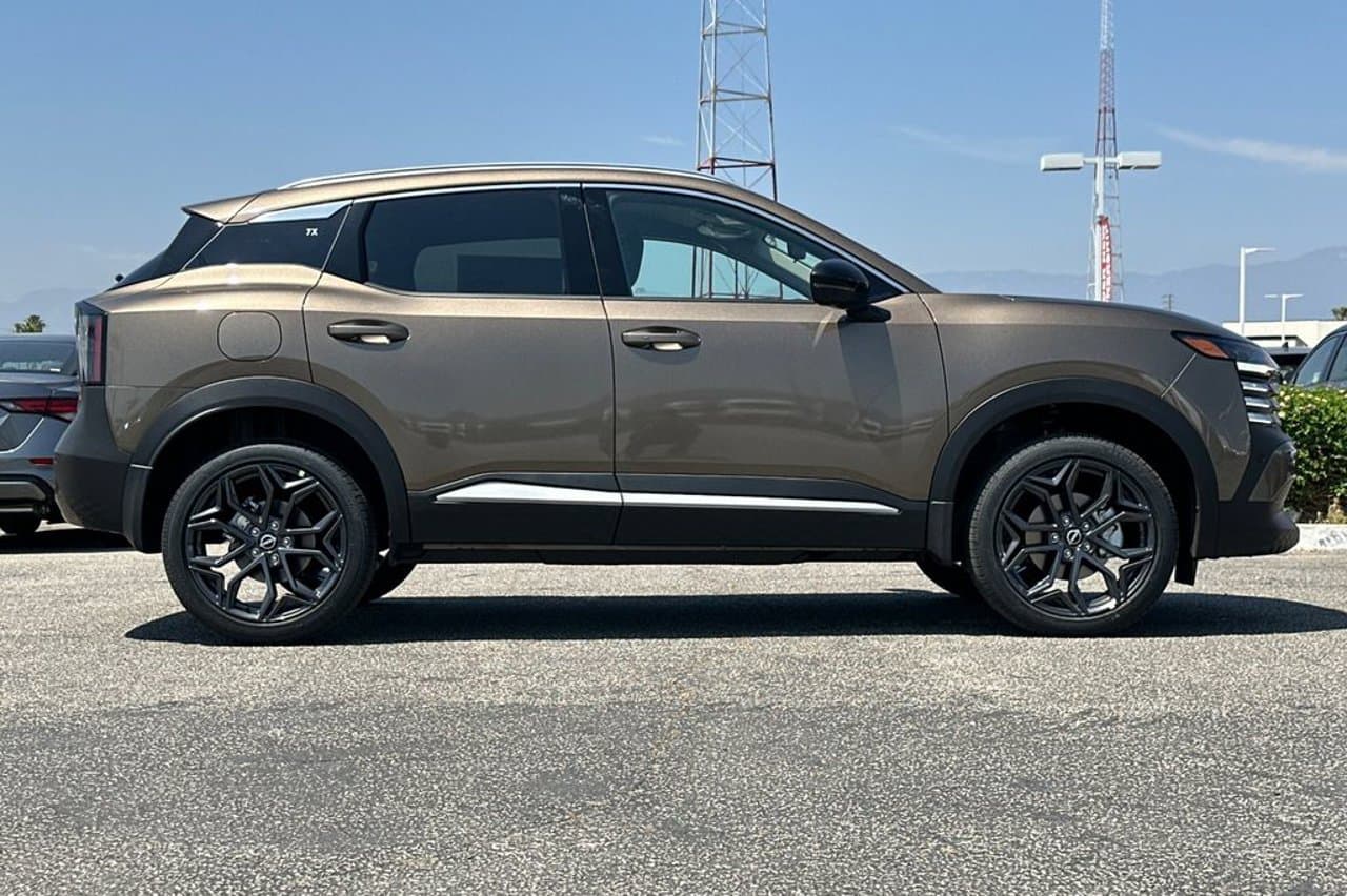 2026 Nissan Kicks SR 2