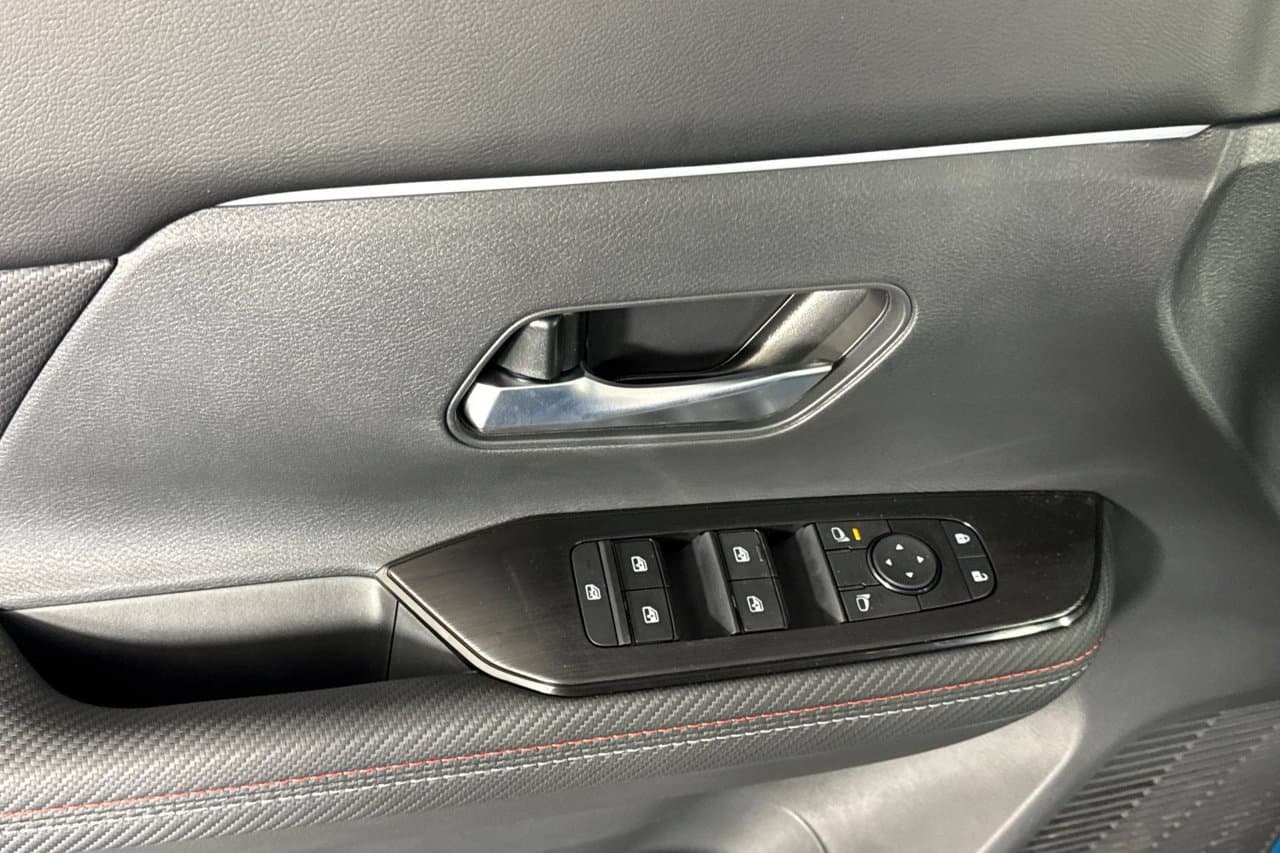 2027 Nissan Kicks SR 8