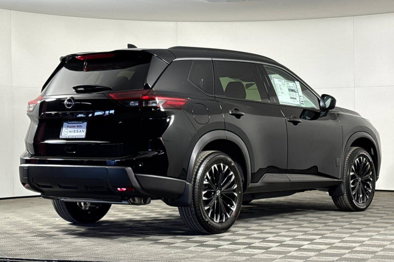 2026 Nissan Rogue Dark Armor 3