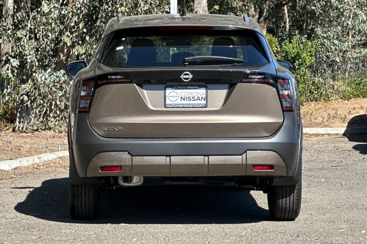 2027 Nissan Kicks SV 5