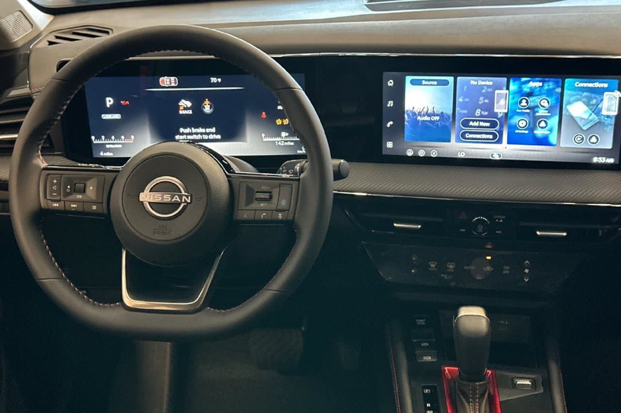 2027 Nissan Kicks SR 11