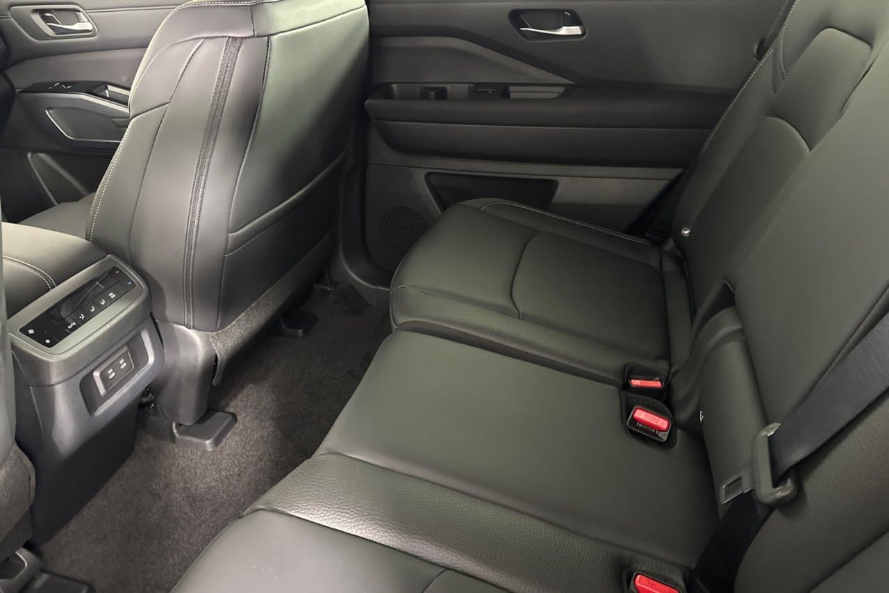 2026 Nissan Pathfinder SL 34