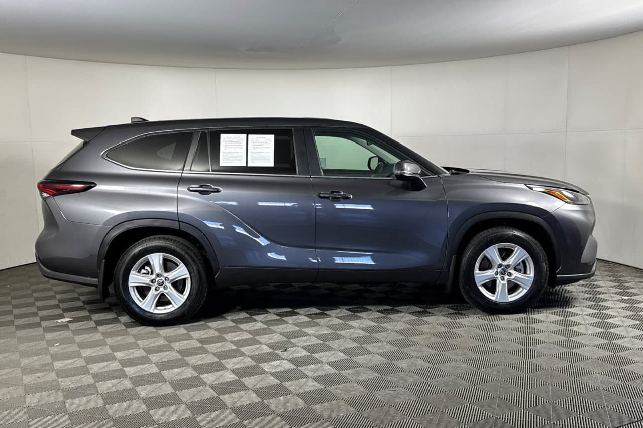 2024 Toyota Highlander LE 2