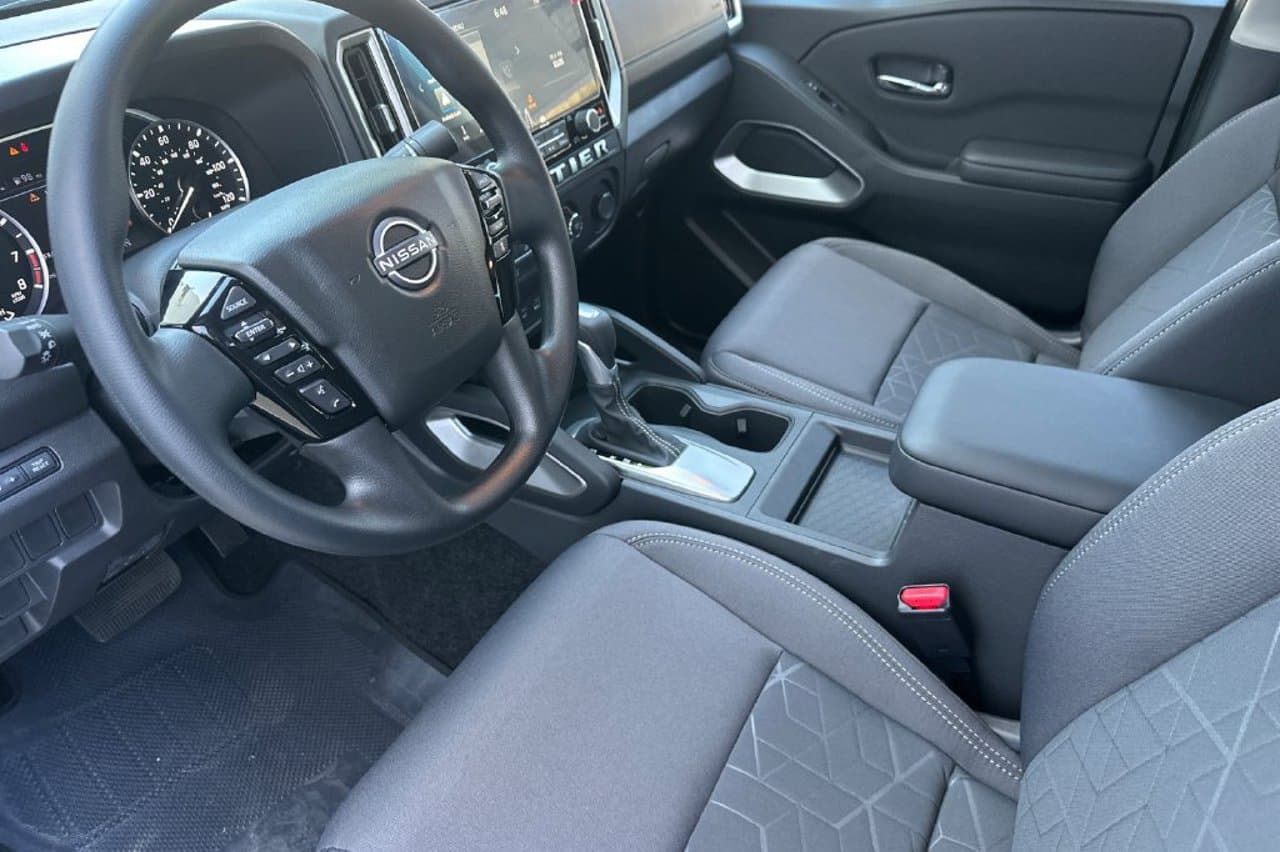 2027 Nissan Frontier SV 8