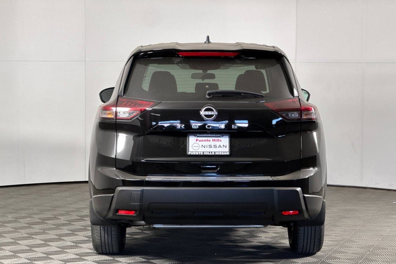 2026 Nissan Rogue SV 4
