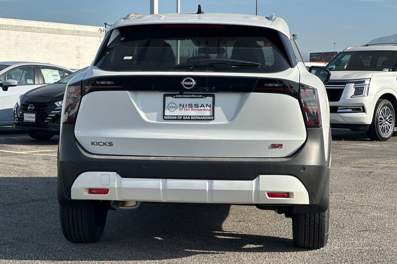 2026 Nissan Kicks SR 4
