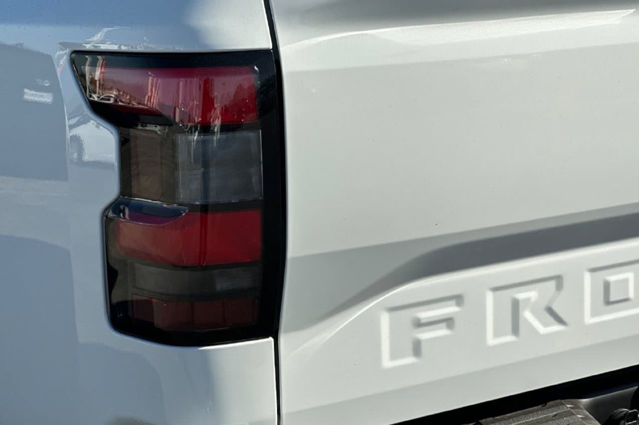 2027 Nissan Frontier SV 20
