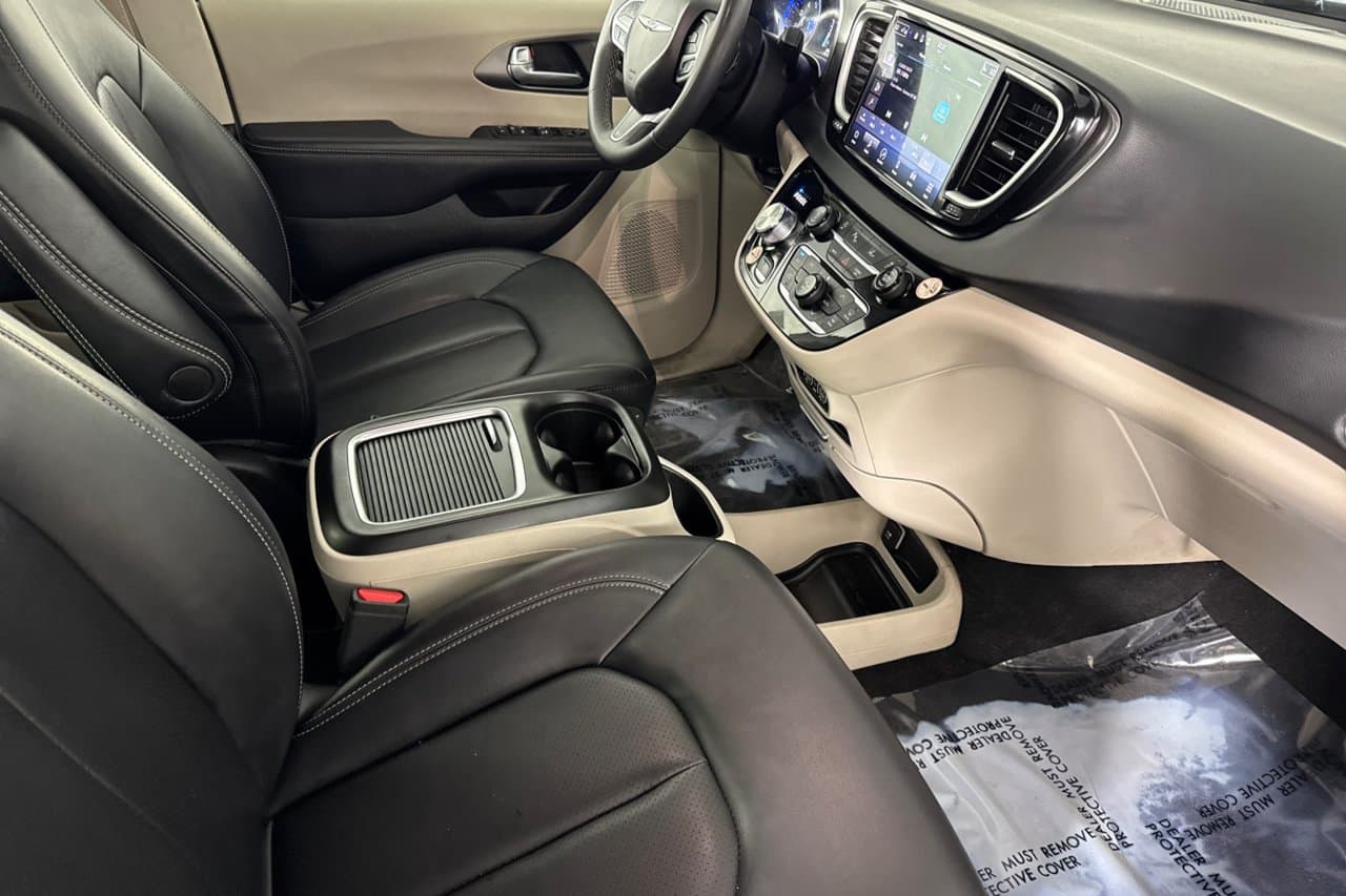 2024 Chrysler Pacifica Touring L 14
