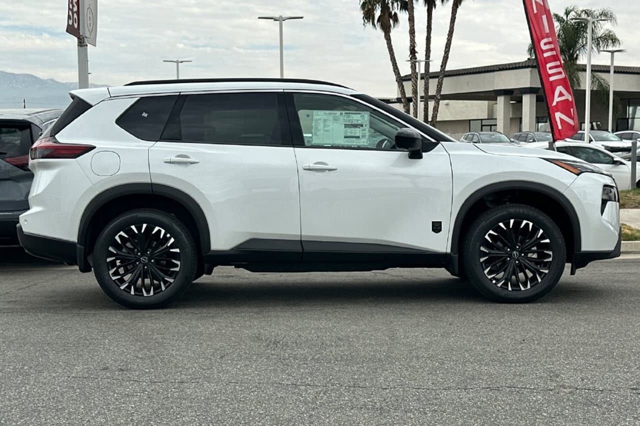 2026 Nissan Rogue Dark Armor 11