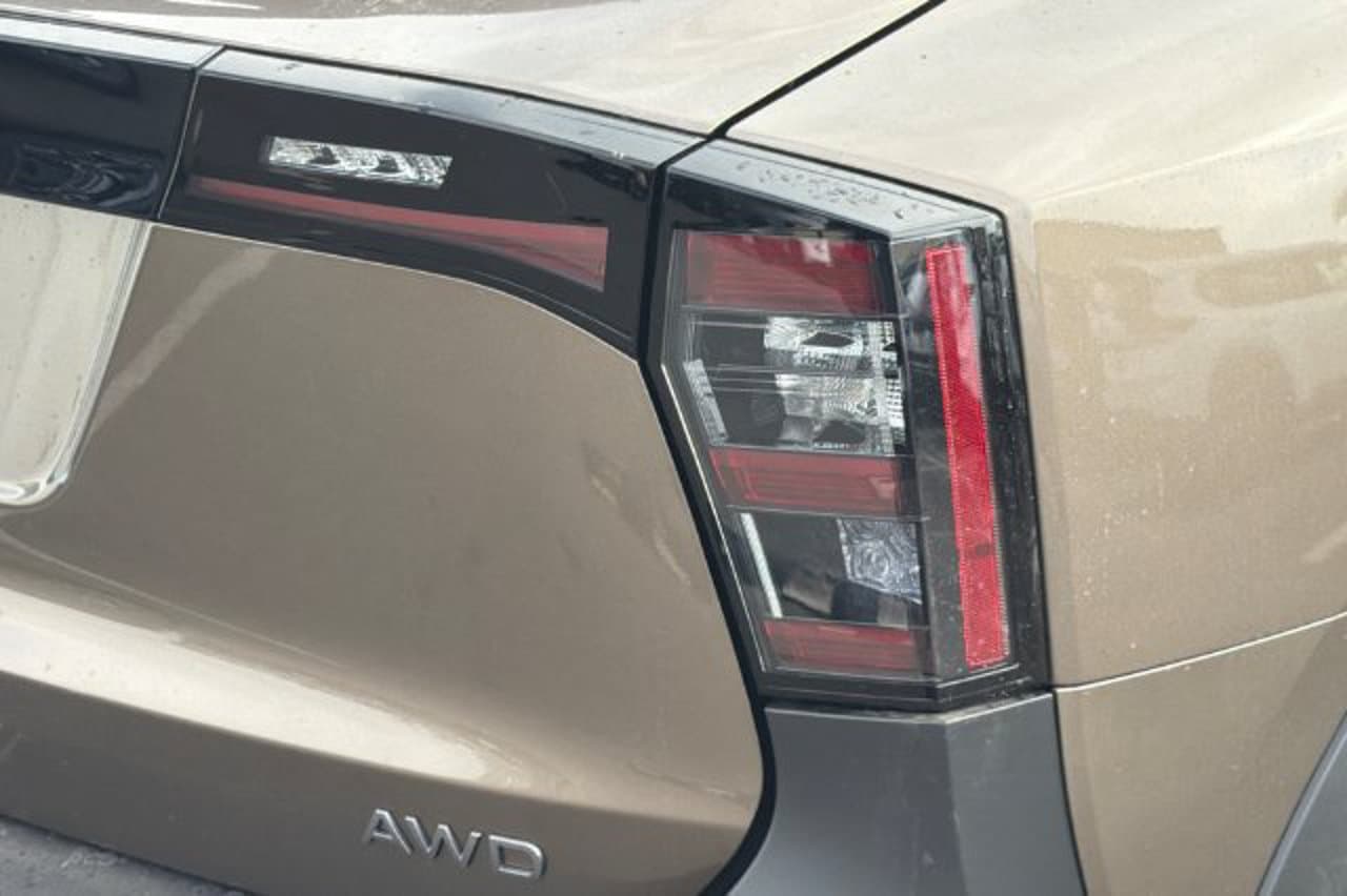 2027 Nissan Kicks SR 23