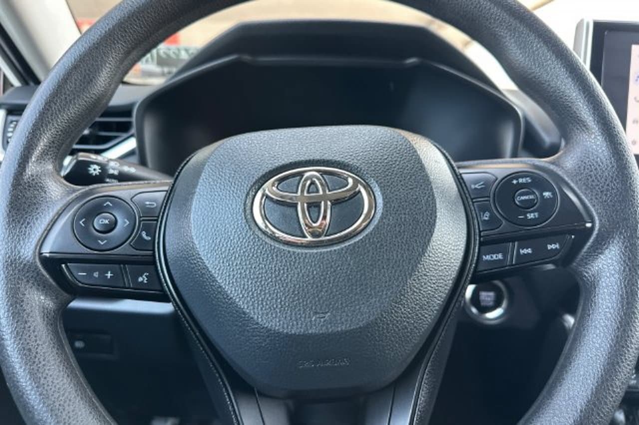2024 Toyota RAV4 XLE 21