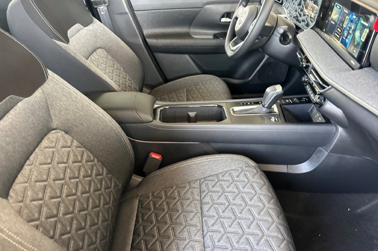 2027 Nissan Kicks SV 13