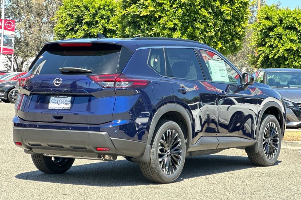 2026 Nissan Rogue Dark Armor 4