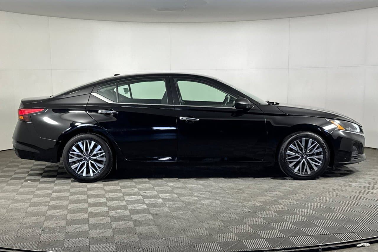 2025 Nissan Altima SV 2