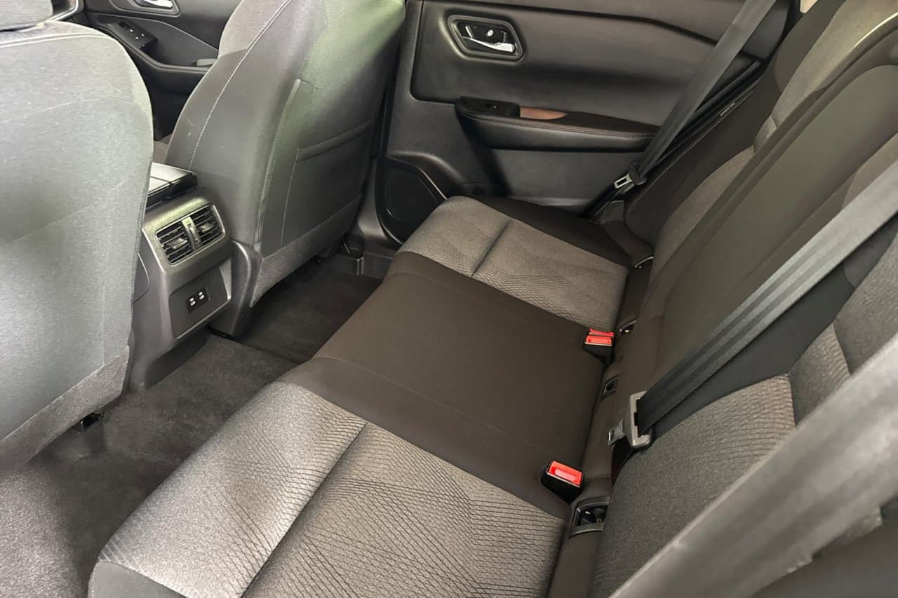 2024 Nissan Rogue SV 9