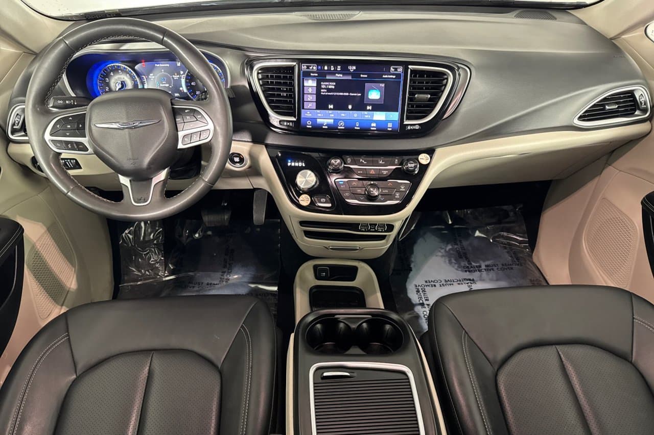 2024 Chrysler Pacifica Touring L 10