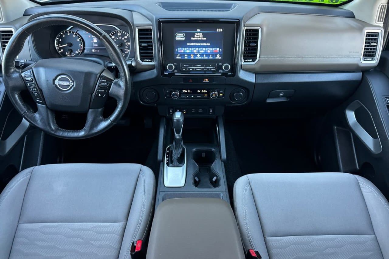 2022 Nissan Frontier SV 10