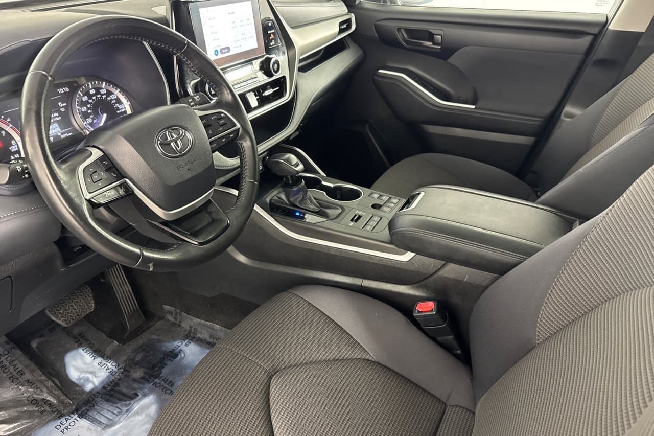 2024 Toyota Highlander LE 7