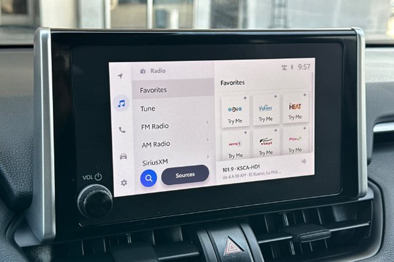 2024 Toyota RAV4 XLE 16