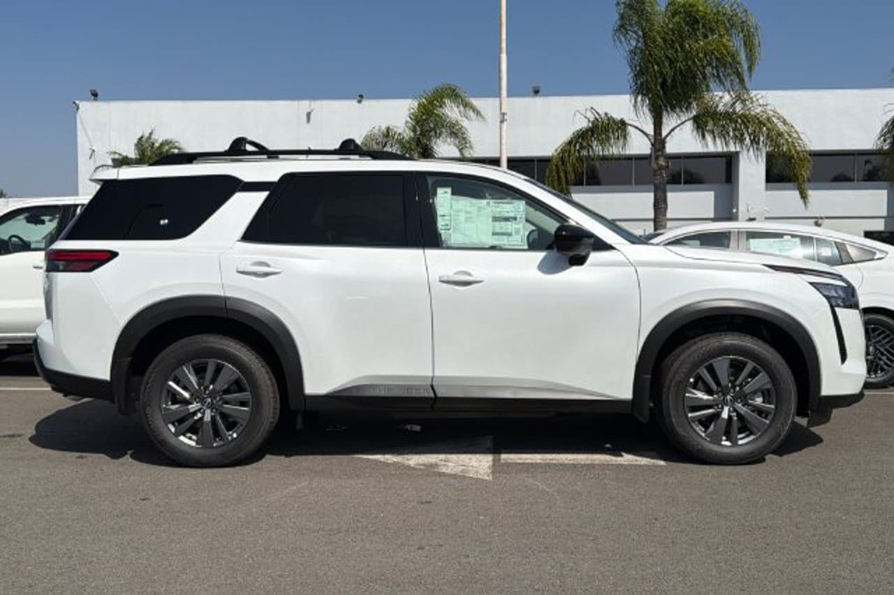 2026 Nissan Pathfinder SV 2
