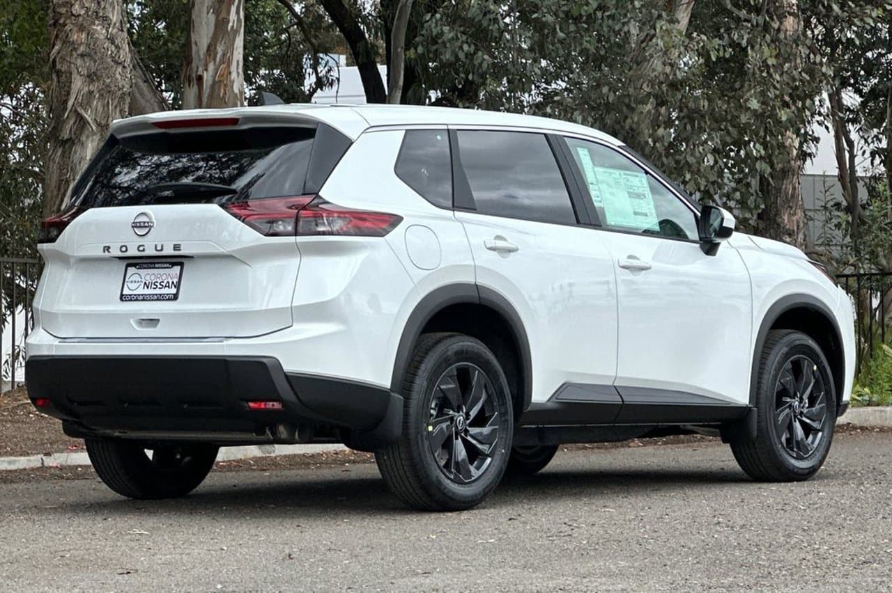2026 Nissan Rogue SV 4