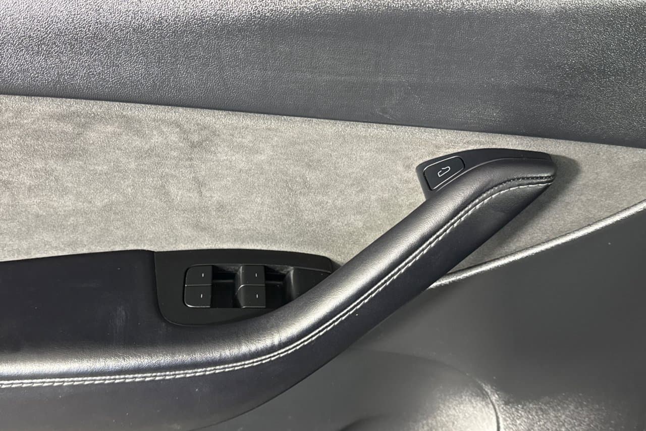 2022 Tesla Model Y Long Range 8