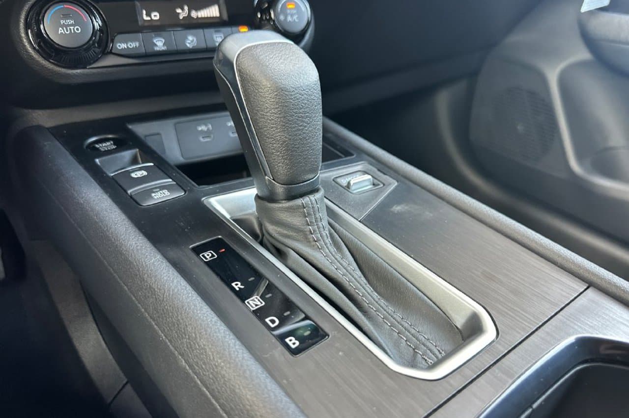 2027 Nissan Kicks SV 18