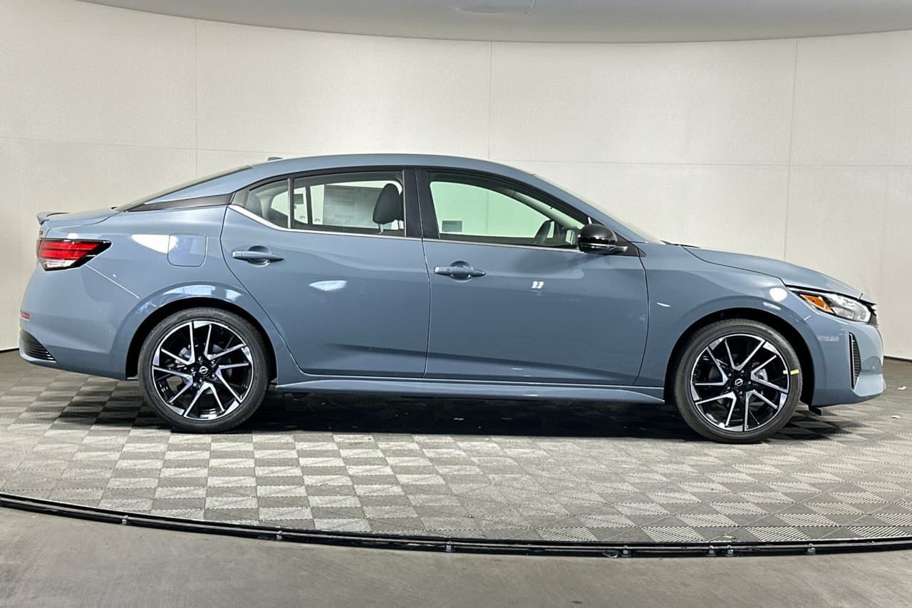 2025 Nissan Sentra SR 2