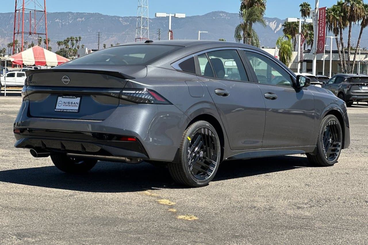 2027 Nissan Sentra SR 3