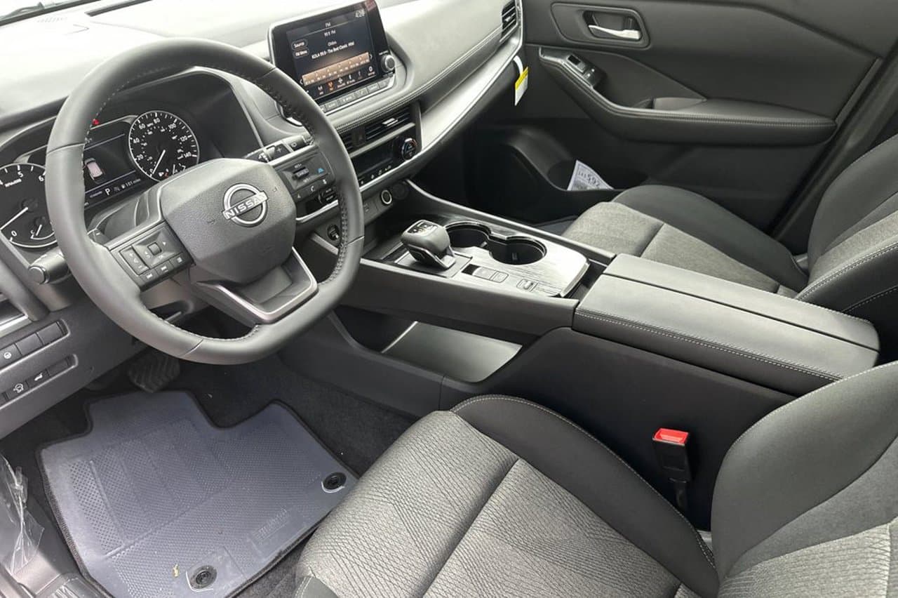 2026 Nissan Rogue SV 8