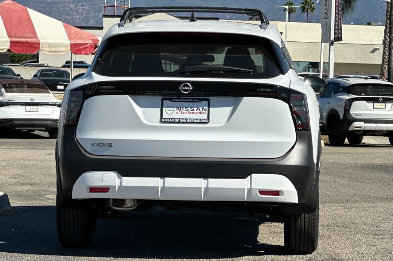 2027 Nissan Kicks SV 4