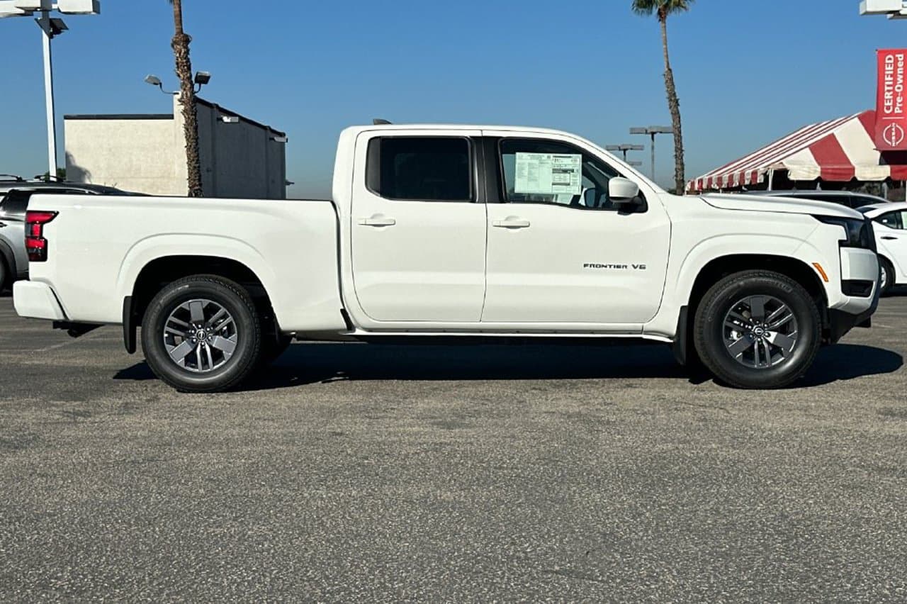 2027 Nissan Frontier SV 2