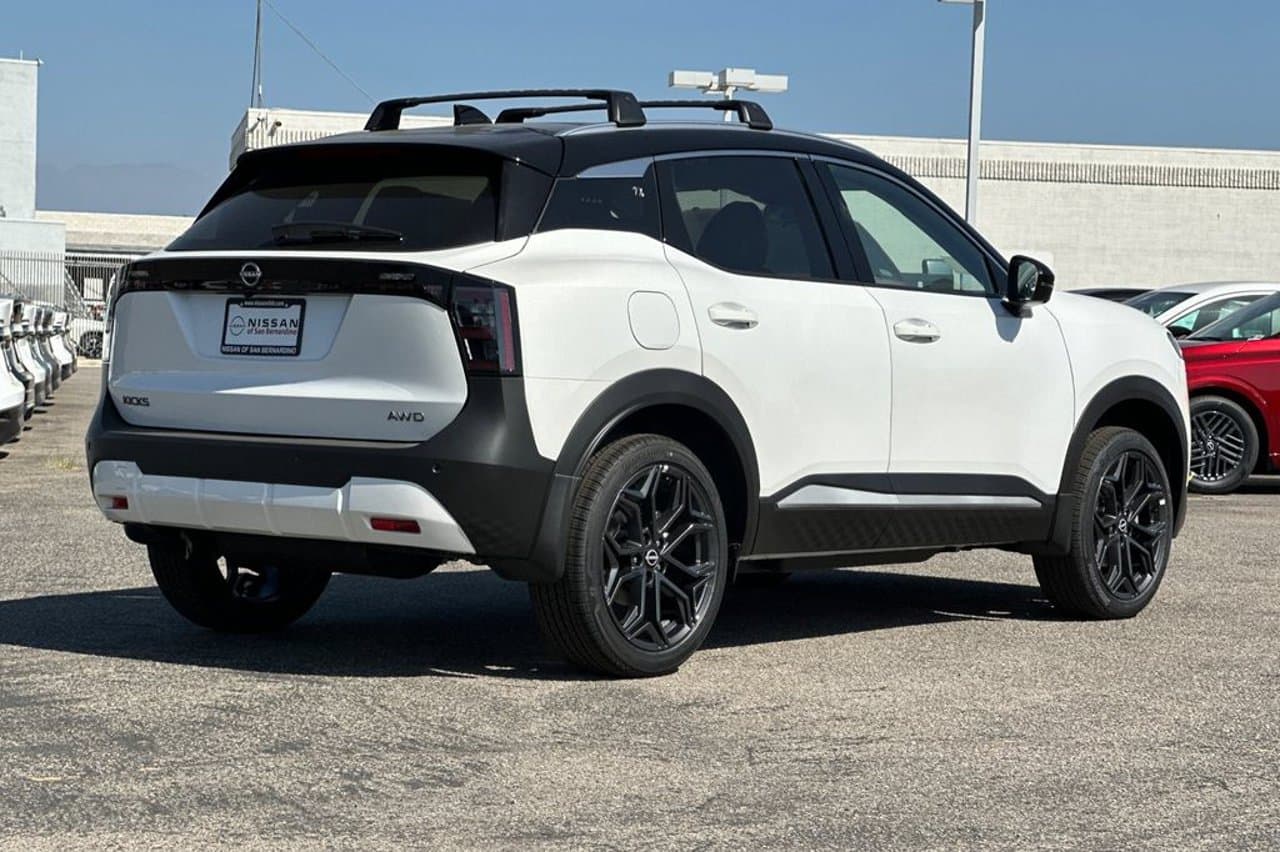 2027 Nissan Kicks SR 3