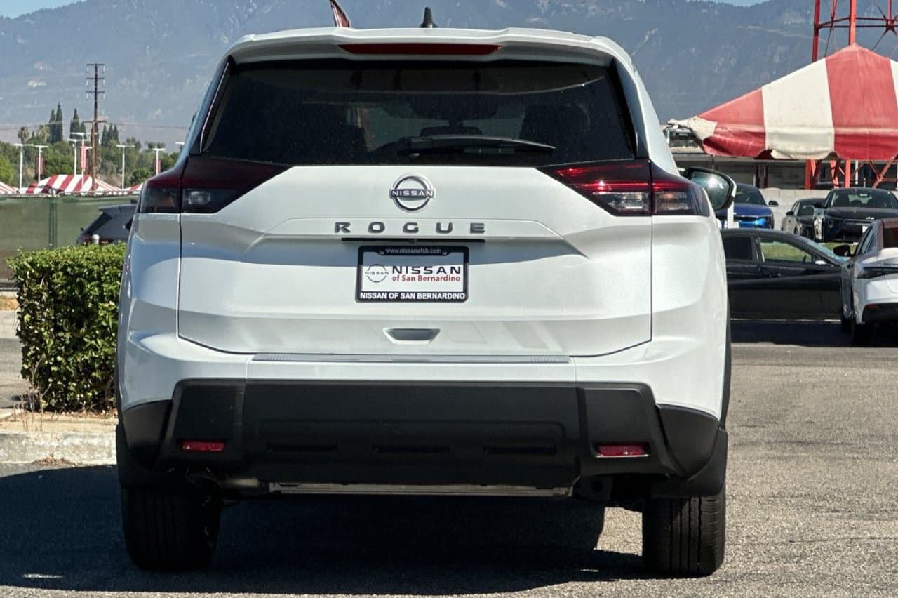 2026 Nissan Rogue SV 4