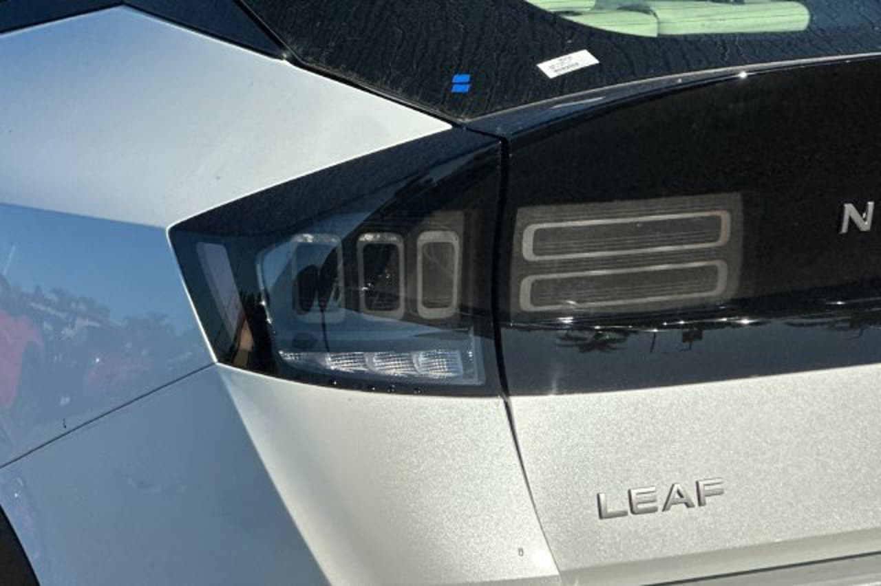 2026 Nissan LEAF PLATINUM+ 23
